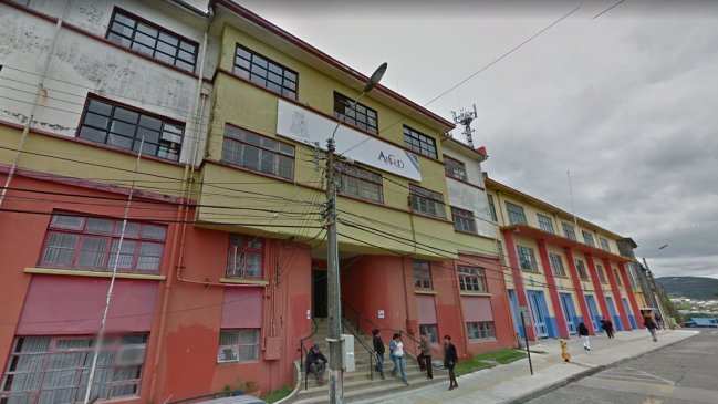 Profesores continúan toma en municipio de Ancud: Denuncian sueldos impagos