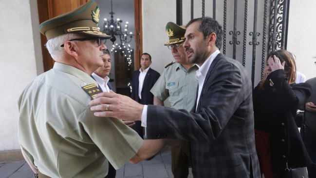 General Yáñez se reunió con ministros Grau y Orellana tras polémica por antiguos tuits contra Carabineros