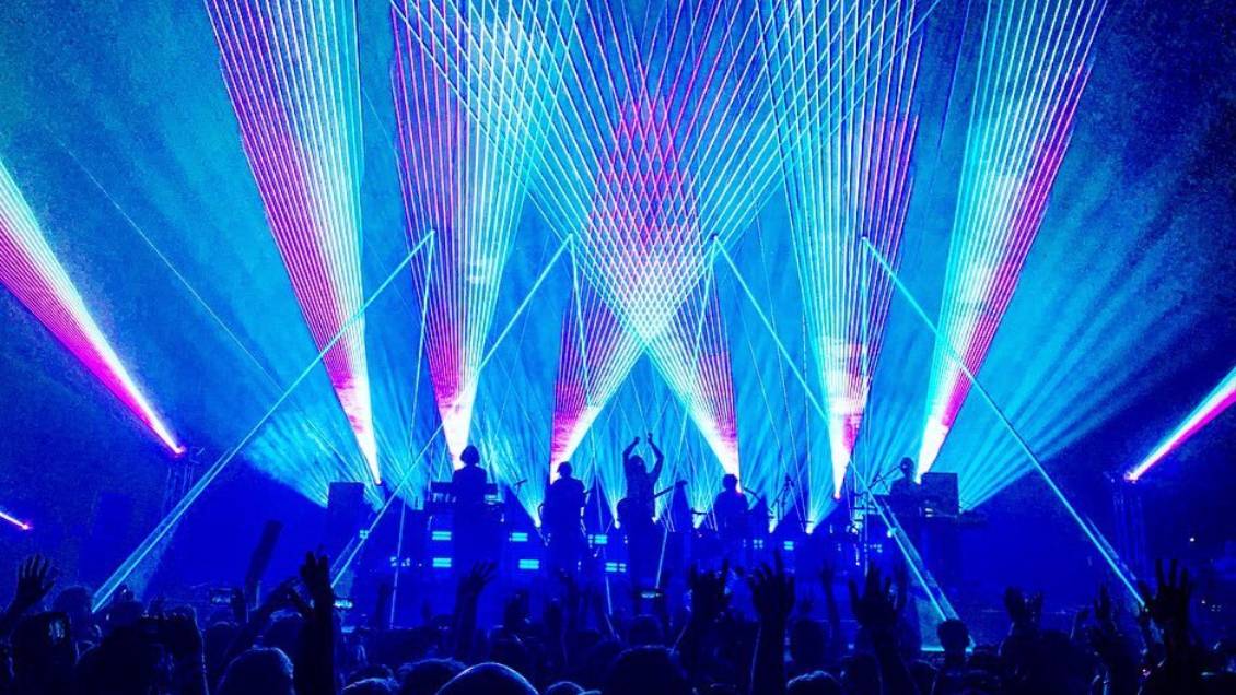 Tame Impala emite advertencia sobre efectos visuales que han provocado convulsiones en asistentes