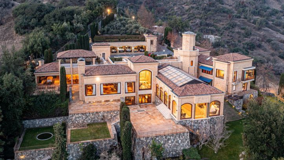 Leonardo Farkas donó mansión a Desafío Levantemos Chile para construir viviendas sociales