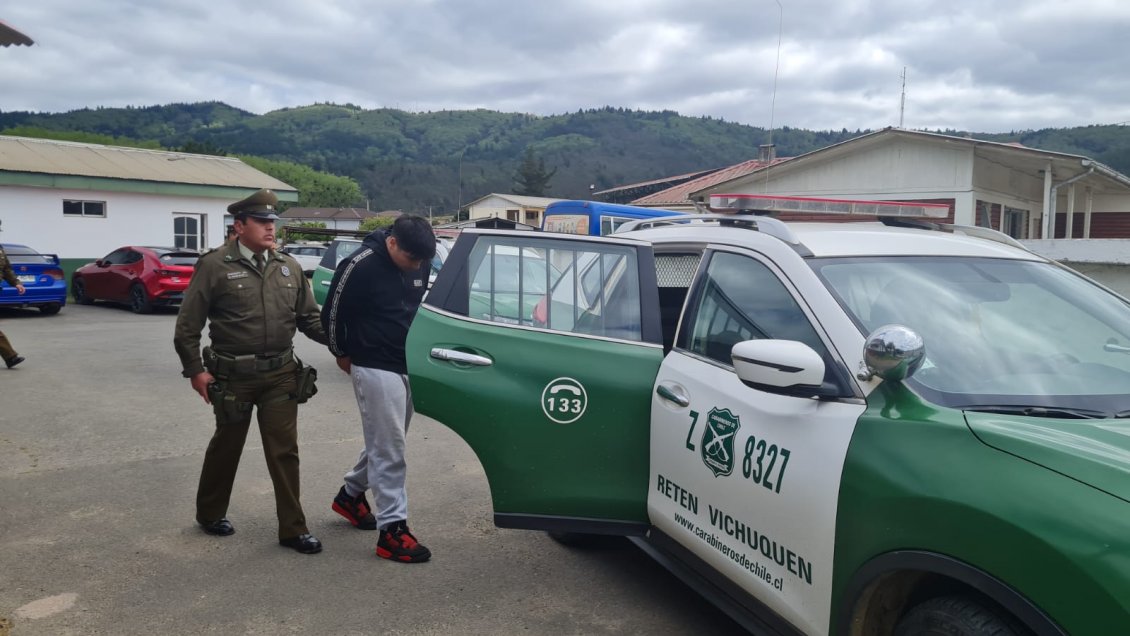Sólo con arresto domiciliario nocturno quedó banda acusada de violento robo a adulto mayor en Curicó