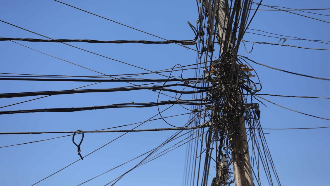 Empresas de telefonía comienzan retiro de cables en desuso en San Fernando