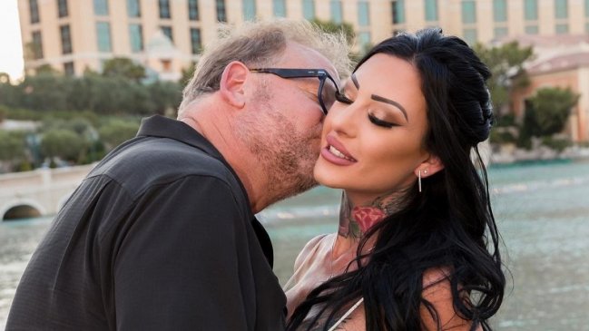 Le dicen que es su abuelo: Joven defendió a su esposo 25 años mayor y lo llamó un 