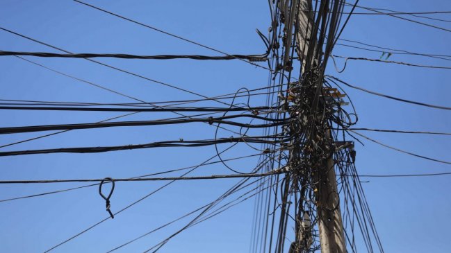 Empresas de telefonía comienzan retiro de cables en desuso en San Fernando