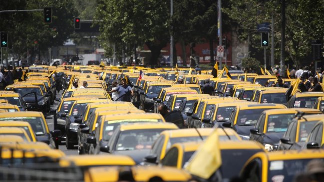 Comenzó la renovación de los cupos de taxis en la Región Metropolitana