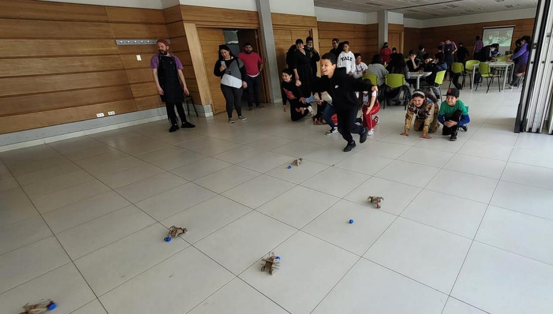 Estudiantes de Lo Prado crearon su primer robot personalizado