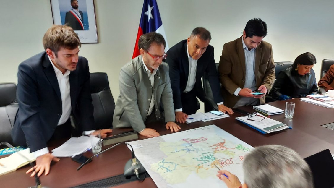 Ministro de Obras Públicas se reunió con alcaldes de La Araucanía para tratar mejora de caminos