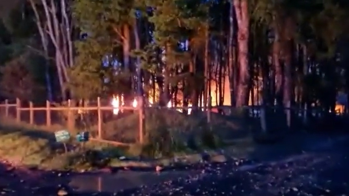 Ataque incendiario afectó a campamento de Forestal Arauco en La Unión