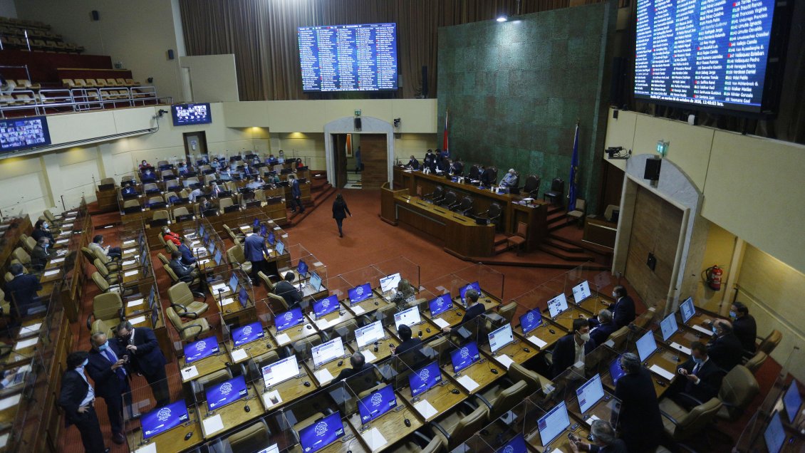 Presidencia de la Cámara sigue en vilo: Chile Vamos estudia presentar candidato con el PDG