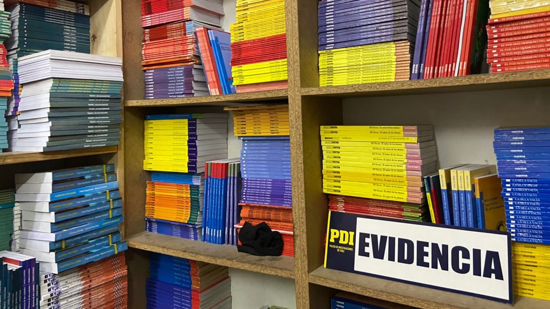 PDI detectó casi 42 mil libros falsificados en tres locales de San Diego