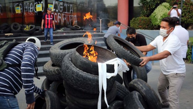 Mayor región de Bolivia cumple tercer día de paro con intentos de desbloqueo