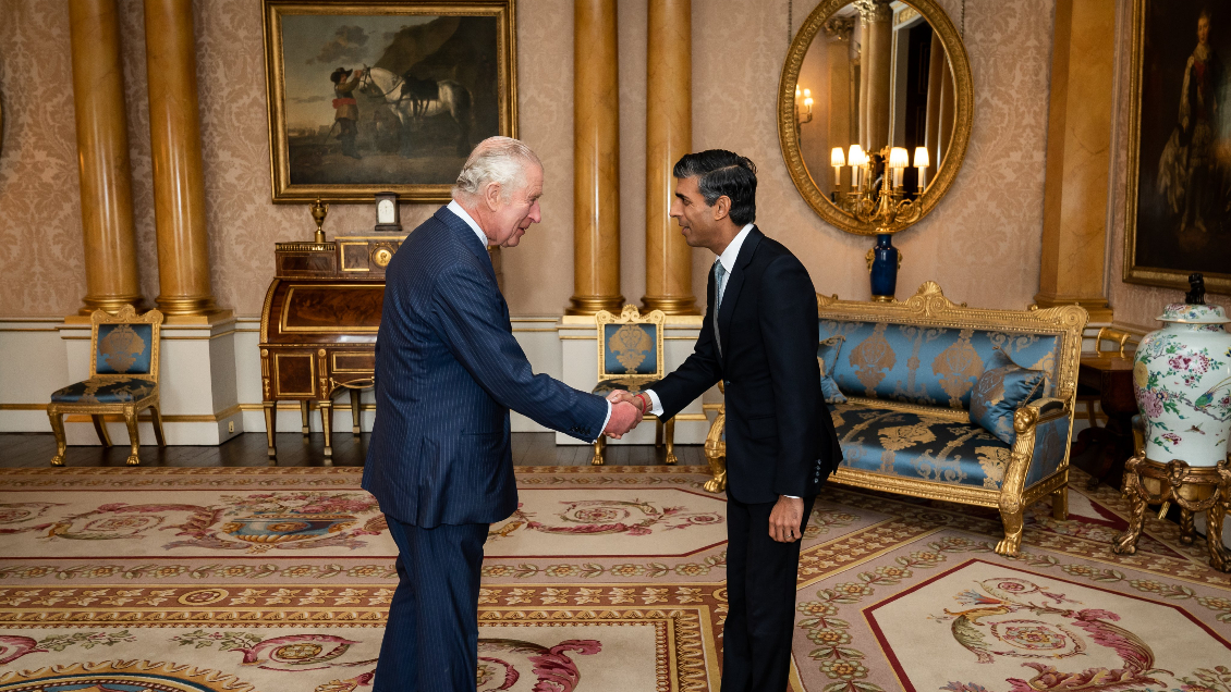 Tras reunirse con el rey Carlos III, Rishi Sunak es oficialmente el primer ministro