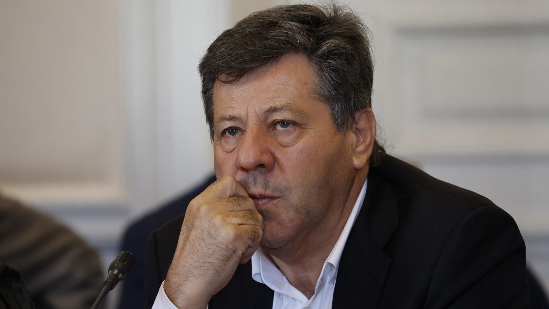 Senador Juan Castro emplaza un cambio de 