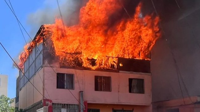 Al menos 35 damnificados dejó incendio en inmueble de Antofagasta