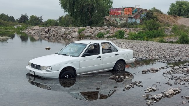 Ladrones quedaron atascados tras intentar huir por el río Teno
