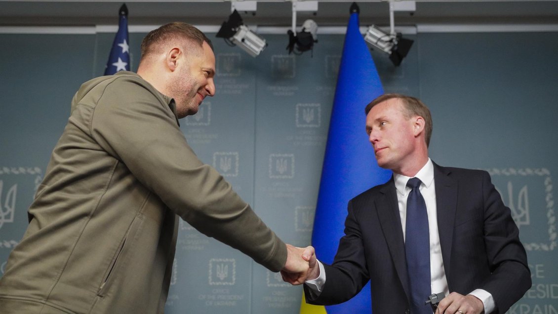 EEUU reafirma a Zelenski en Kiev su apoyo económico, militar y humanitario