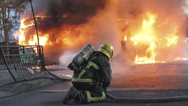 Encapuchados quemaron bus del Transantiago en Pedro Aguirre Cerda