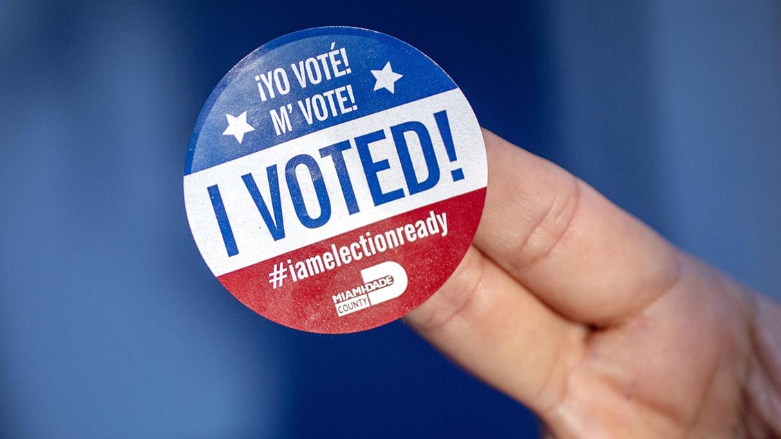 Estadounidenses concurren a unas elecciones 