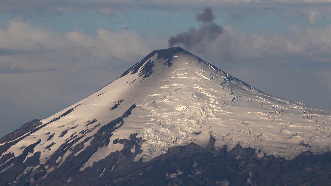 Onemi decretó alerta amarilla en cuatro comunas por actividad del volcán Villarrica