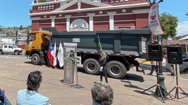 Gobierno Regional entregó camión tolva a municipio de Constitución