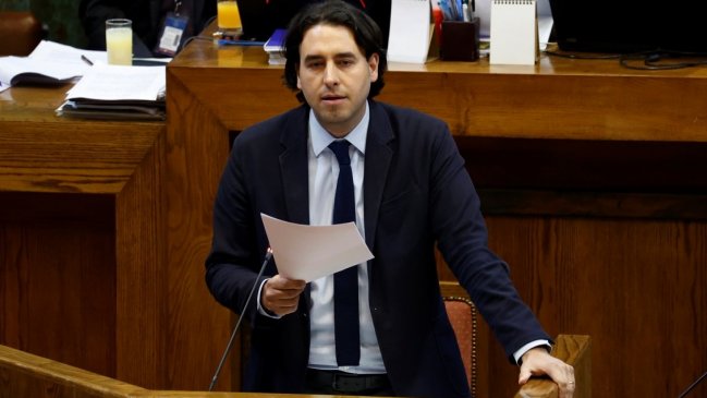 Agitado primer día de Mirosevic como presidente de la Cámara: La derecha ya amenaza con censurarlo