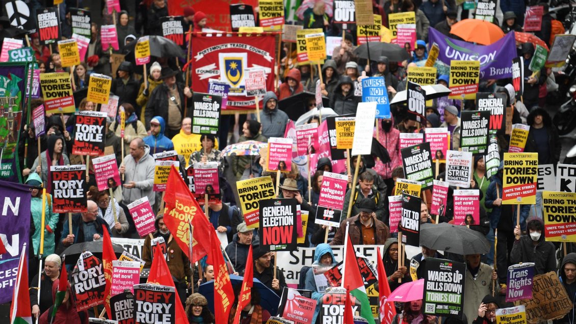 Funcionarios públicos británicos decidieron ir a huelga en protesta por sus salarios