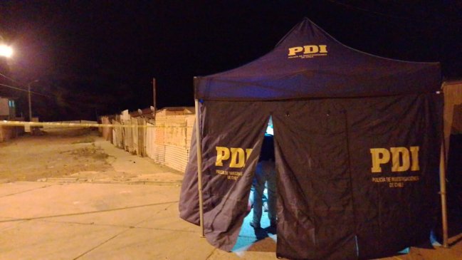 Hombre de 24 años es asesinado en tiros en Valparaíso: vieron a vehículo huir del lugar