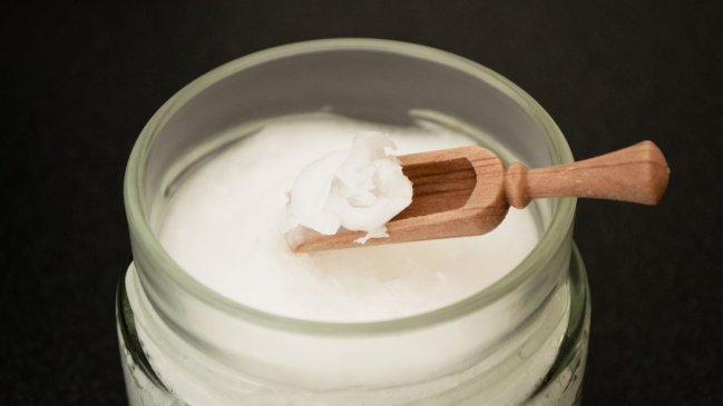 Estudio de Universidad de Chile prueba la eficacia del aceite de coco contra enfermedad bucal