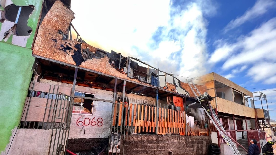 Incendio en Antofagasta destruyó cuatro viviendas y dejó a 14 damnificados