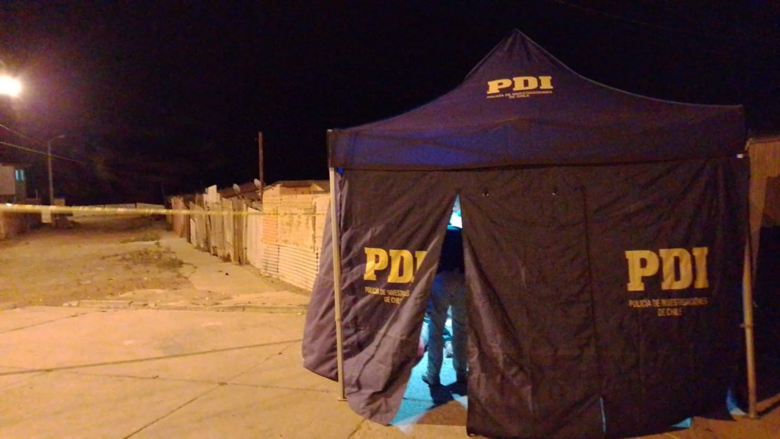 Hombre de 24 años es asesinado en tiros en Valparaíso: vieron a vehículo huir del lugar