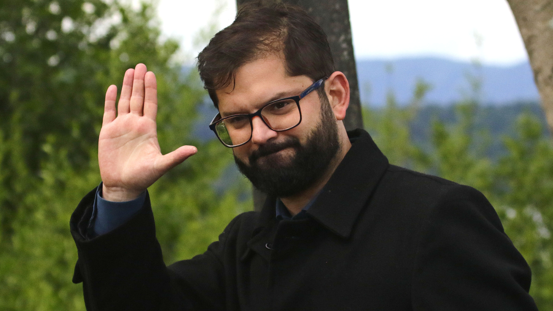 La aprobación del Presidente Boric subió ocho puntos tras presentar su reforma al sistema de pensiones, según Cadem