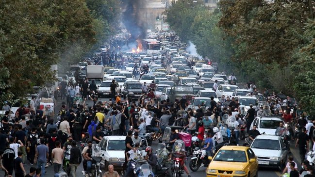 Protestas en Irán: Régimen ordenó la primera ejecución de un manifestante