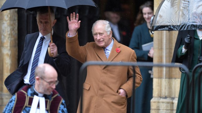 Carlos III pide cambiar la ley para que Ana y Eduardo puedan sustituirle