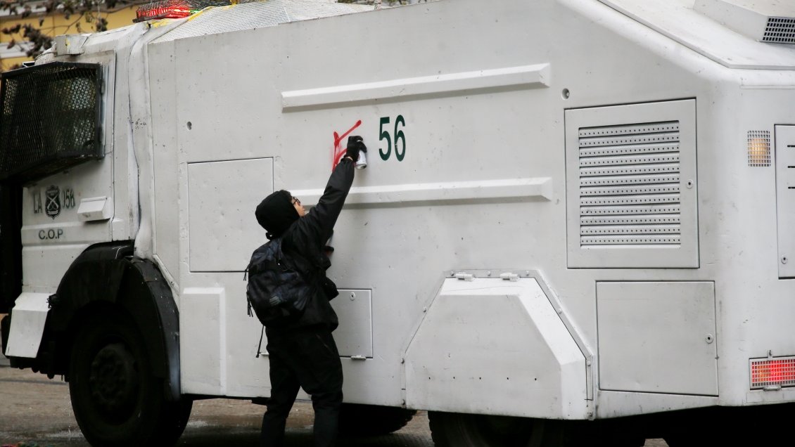 Carabineros ha detenido a más de 100 jóvenes por incidentes en liceos capitalinos este año