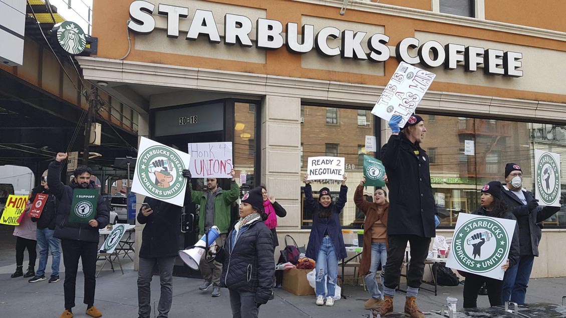 Trabajadores de Starbucks realizan primera protesta a nivel nacional en EEUU