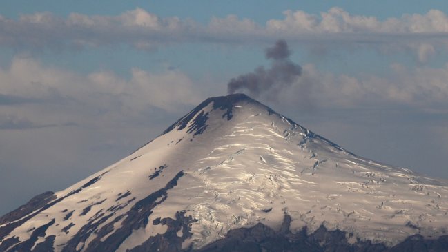 Sernageomin vigila comportamiento del Volcán Villarrica tras actividad reciente
