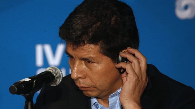 Congreso peruano autorizó viaje de Castillo a Chile para reunirse con Boric