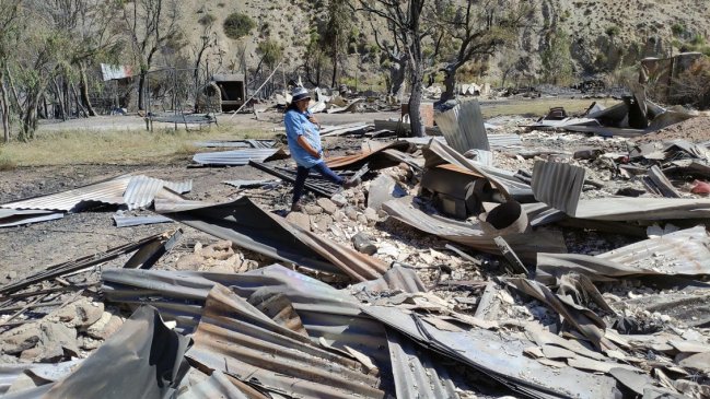 Damnificados por incendio en Monte Patria comienzan a recibir casas de emergencia
