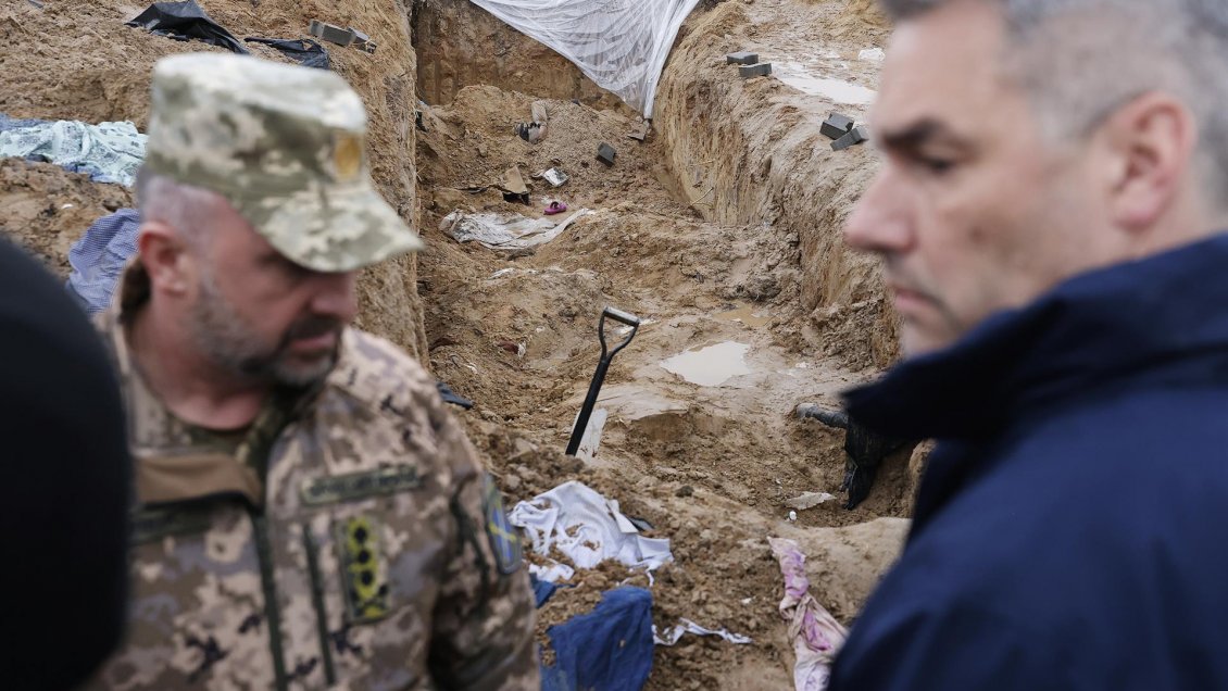 Opositor a Putin es llevado a juicio por denunciar crímenes de guerra rusos