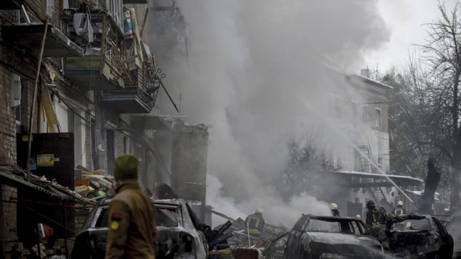 Kiev amanece sin apenas electricidad y con suministro parcial de agua potable