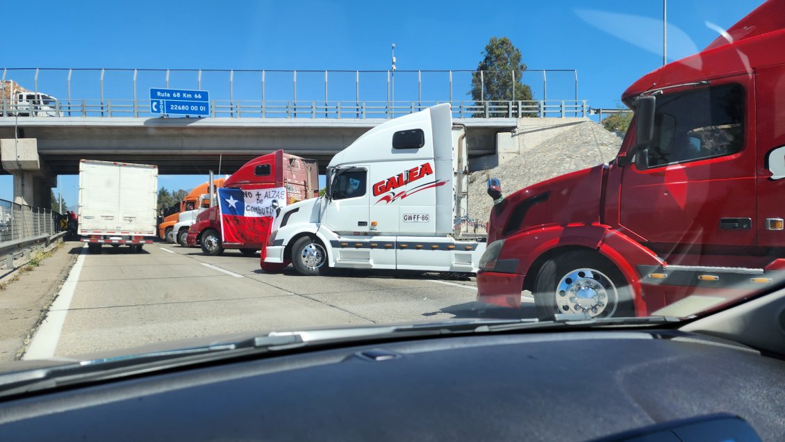 Paro de camioneros: Bloqueos ponen 