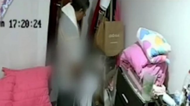 Llamaron a sacerdote para que bendijera su casa y lo pillaron haciendo 