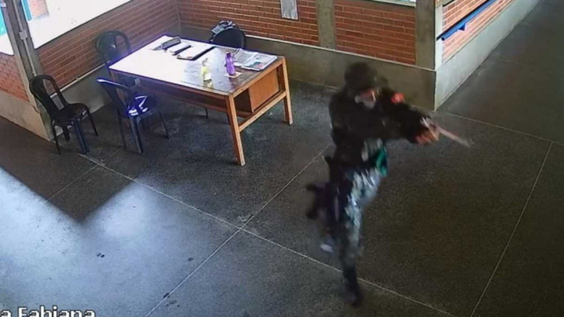 Adolescente atacó armado dos escuelas en Brasil: Mató a un alumno y a dos profesores