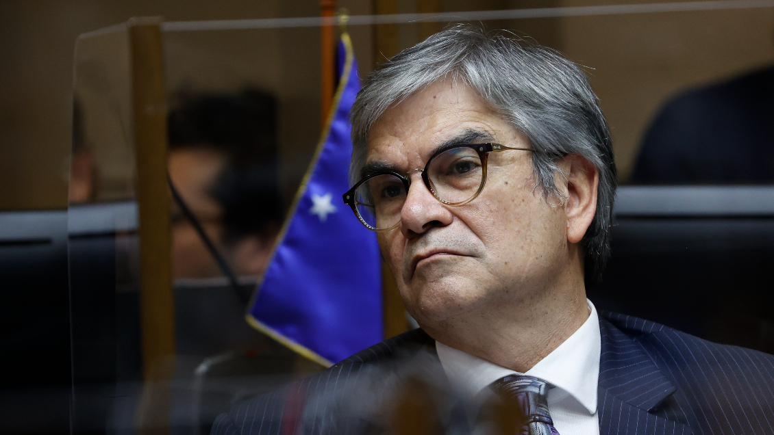 Vehículo particular del ministro Marcel fue objeto de un robo en el centro de Santiago