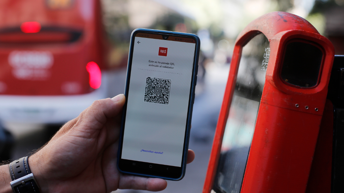 Panel de expertos sugirió alza de 30 pesos en el transporte público, pero Gobierno mantiene la tarifa congelada