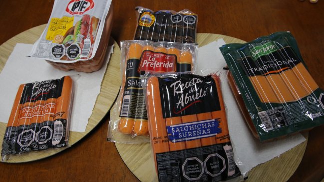 Estudio a las salchichas en Chile: ¿De qué están hechas?