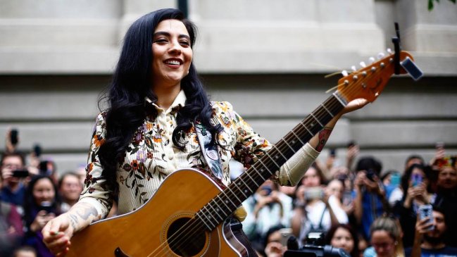Mon Laferte recibió la nacionalidad mexicana