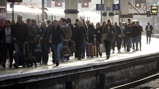 Reino Unido contempla desplegar militares ante huelgas sanitarias y ferroviarias