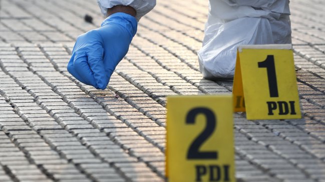 Mujer embarazada y su pareja fueron baleados en el centro de Santiago