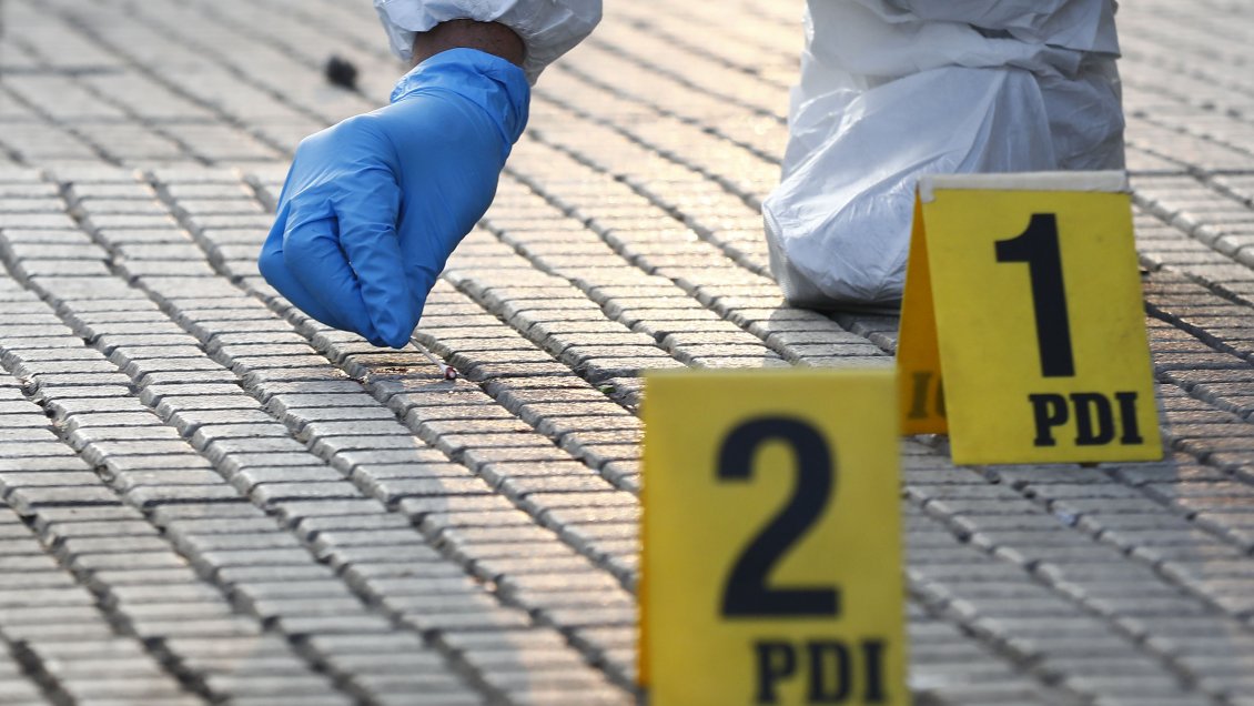 Mujer embarazada y su pareja fueron baleados en el centro de Santiago